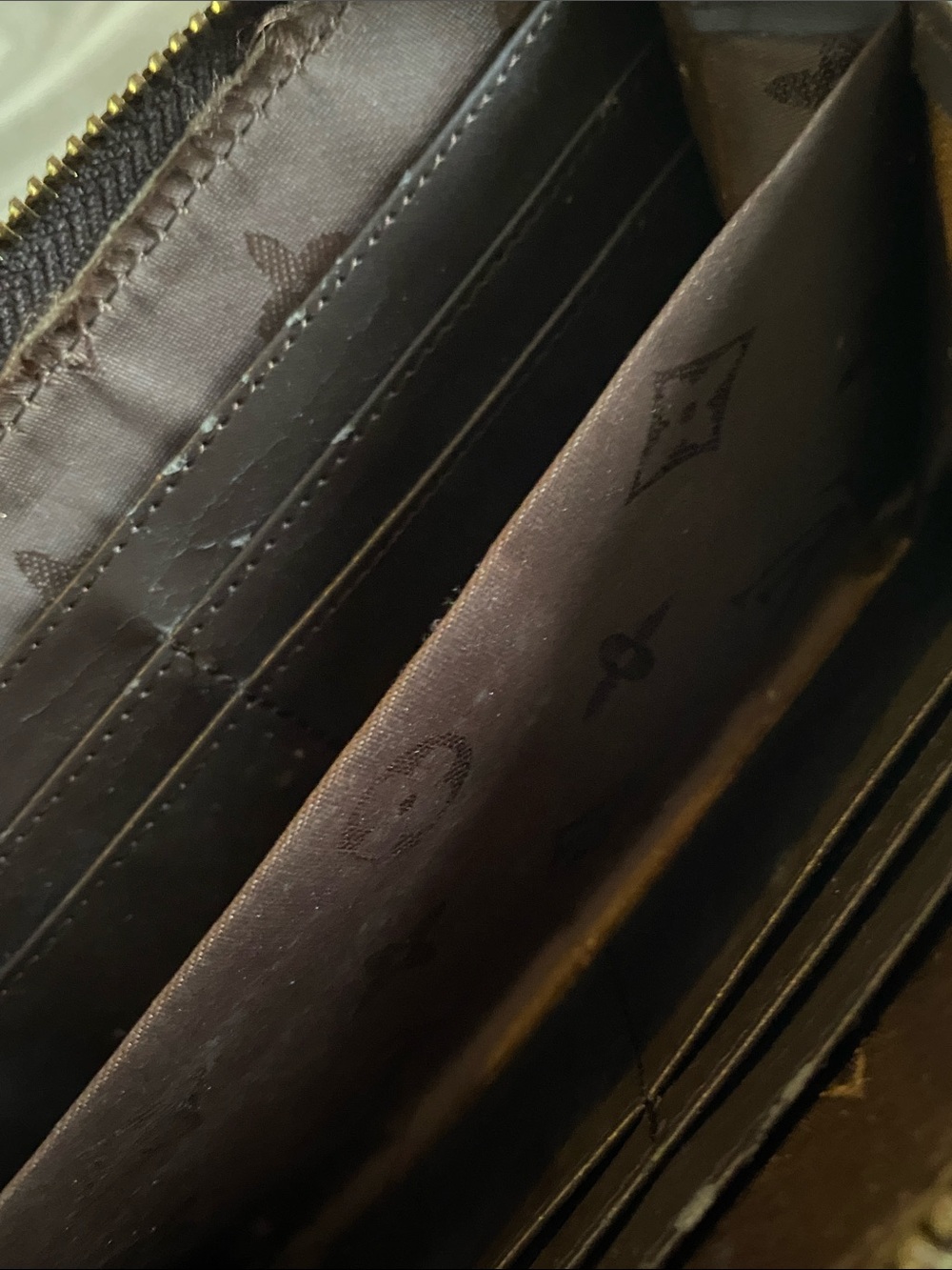Luis Vuitton Dual Pocket Zippy Wallet in Brown Monogram Print With Gold Hardware - Picture 5 of 5